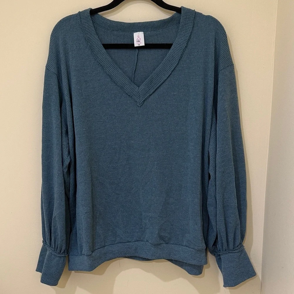 Like Love HAZEL BLUES DOESN'T COMPARE V-NECK TOP Women’s Sweater long sleeve 1XL - Picture 3 of 12